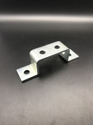 Las piezas de montaje de los canales de soporte con ranuras en forma de Z revestidas de zinc