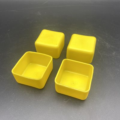 Capas de caucho de plástico de forma cuadrada amarilla