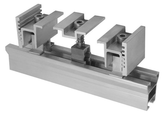 Los paneles solares de montaje solares 1.4KN/M2 de la mediados de abrazadera del sistema PWM del panel de aluminio ISO9001