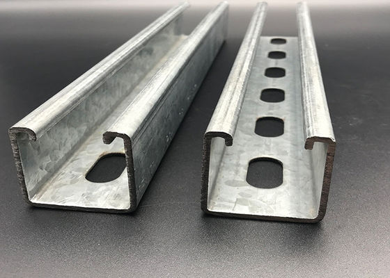 El canal U Q235 del metal de 3.0M M ranuró el ODM Unistrut de la carretilla